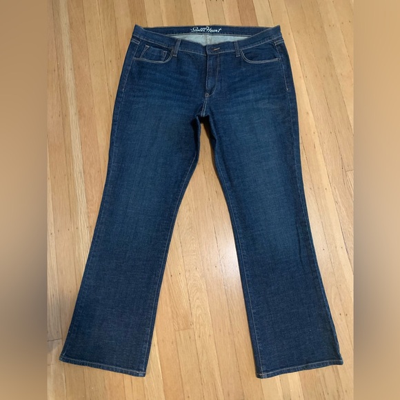 EUC OLD NAVY “THE SWEETHEART” 5 POCKET BOOTCUT JEANS IN SIZE 16R - Picture 2 of 13
